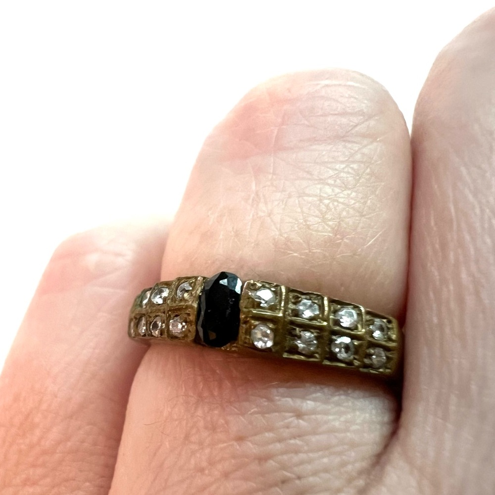 Vintage America Gold and Black Women's Ring brass